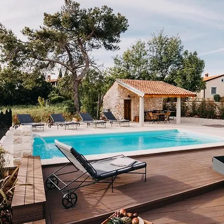 San Lorenzo Zakinji Villa *